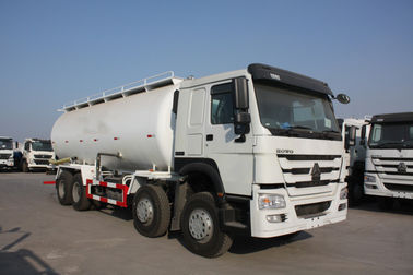 पाउडर सामग्री परिवहन के लिए Howo 12 व्हील्स 8x4 ​​बल्क टैंक ट्रक 36m3-45m3