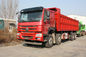 50T 12 पहियों लाल Sinotruk Howo 8x4 भारी शुल्क डंप ट्रक 30M3 क्षमता LHD के साथ