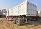 व्हाइट होवो 6x4 टिपर ट्रक 3 एक्सल डंप ट्रक हैवी ड्यूटी 30 टन लोड हो रहा है